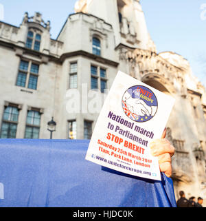 Londres, Royaume-Uni. 24 Jan, 2017. Verdict de la Cour suprême. Le verdict de la Cour suprême a été donné aujourd'hui. Restent partisans étaient à l'extérieur de la cour à célébrer. Crédit : Jane Campbell/Alamy Live News Banque D'Images