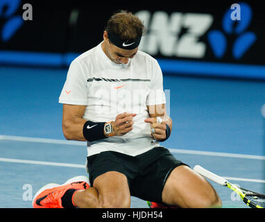 Melbourne, Australie. 25 Jan, 2017. Rafael Nadal Espagne livres de son 5ème demi-finale à l'Open d'Australie à Melbourne Park, Melbourne, Australie. Crédit : Frank Molter/Alamy Live News Banque D'Images