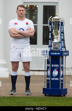 Londres, Royaume-Uni. 25 janvier 2017. Dylan Hartley (Angleterre) avec les six nations trophy lors du lancement de la Tournoi RBS 6 Nations au Hurlingham Club London Crédit : Alan D'Ouest/Alamy Live News Banque D'Images