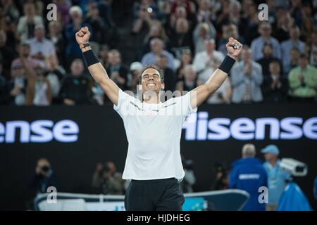 Melbourne, Australie. 25 Jan, 2017. Rafael Nadal l'Espagne célèbre après le match quart masculin du Canada contre Milos Raonic à l'Australian Open tennis championships à Melbourne, Australie, le 25 janvier 2017. Credit : Zhu Jingyun Business/Xinhua/Alamy Live News Banque D'Images