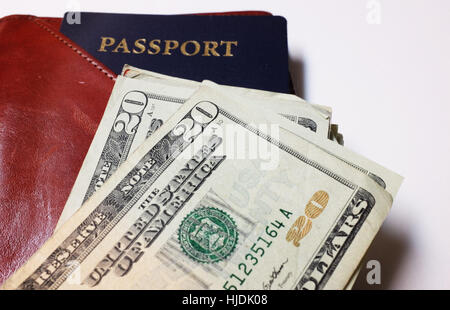 Passeport, portefeuille de voyage, et United States vingt piastres. Banque D'Images
