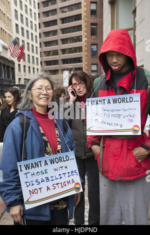 Boston Women's Mars Jan 21, 2017 sur le Boston Common Plus de 170 000 femmes et hommes mars le jour après l'atout de Donald est assermenté à titre de 45e président Banque D'Images