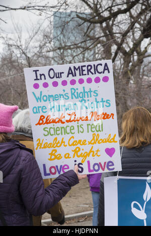 Boston Women's Mars Jan 21, 2017 sur le Boston Common Plus de 170 000 femmes et hommes mars le jour après l'atout de Donald est assermenté à titre de 45e président Banque D'Images