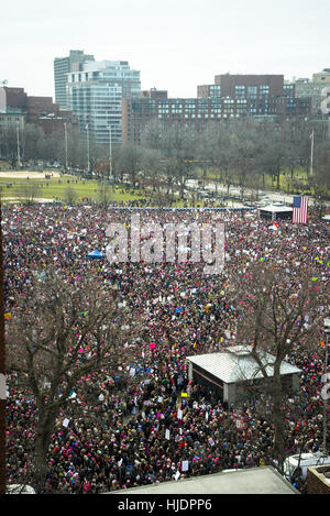 Boston Women's Mars Jan 21, 2017 sur le Boston Common Plus de 170 000 femmes et hommes mars le jour après l'atout de Donald est assermenté à titre de 45e président Banque D'Images