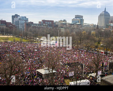 Boston Women's Mars Jan 21, 2017 sur le Boston Common Plus de 170 000 femmes et hommes mars le jour après l'atout de Donald est assermenté à titre de 45e président Banque D'Images