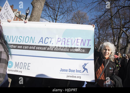 Boston Women's Mars Jan 21, 2017 sur le Boston Common Plus de 170 000 femmes et hommes mars le jour après l'atout de Donald est assermenté à titre de 45e président Banque D'Images