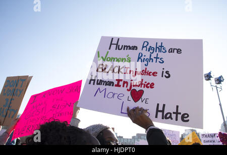 Boston Women's Mars Jan 21, 2017 sur le Boston Common Plus de 170 000 femmes et hommes mars le jour après l'atout de Donald est assermenté à titre de 45e président Banque D'Images