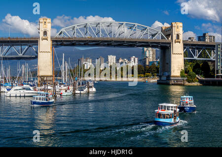 Pont de la rue Burrard de Ferry de Granville Island, Vancouver, Colombie-Britannique, Canada. False Creek. Banque D'Images