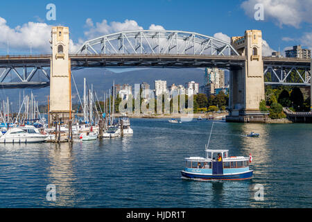 Pont de la rue Burrard de Ferry de Granville Island, Vancouver, Colombie-Britannique, Canada. False Creek. Banque D'Images