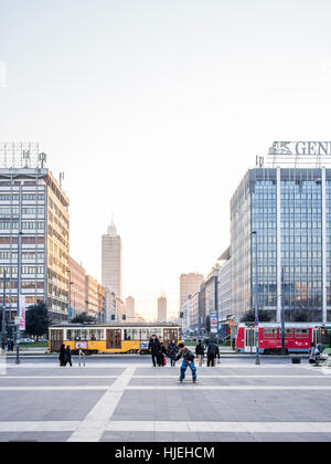 La gare centrale de Milan au crépuscule. Banque D'Images