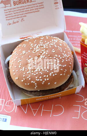 Close up of McDonald's Burger Quart de livre Banque D'Images