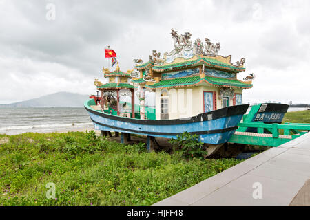 Temple de pêcheurs, donnant aux pêcheurs l'occasion de poser pour une bonne récolte et de protection pour le voyage. Banque D'Images