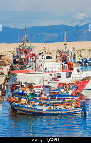 Des bateaux de pêche, San Vito Lo Capo, Sicile, Italie Banque D'Images