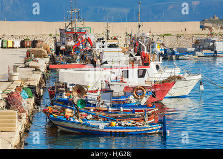 Des bateaux de pêche, San Vito Lo Capo, Sicile, Italie Banque D'Images