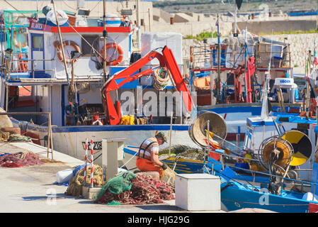 Pêcheur, San Vito Lo Capo, Sicile, Italie Banque D'Images