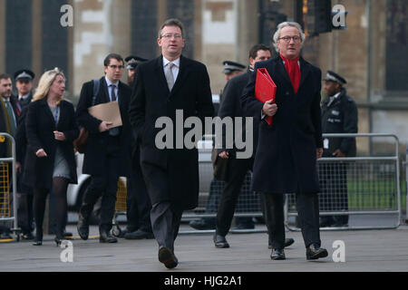 Procureur général Jeremy Wright QC (deuxième à droite), en arrivant à la Cour suprême de Londres, où les juges britanniques les plus hauts se règle si Theresa May a le pouvoir de déclencher le processus officiel pour l'UK's sortie de l'Union européenne. Banque D'Images