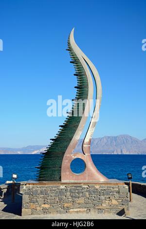 Cornucopia statue également connu sous le nom de la Corne de l'Inferi au bord de l'eau, Agios Nikolaos, Crète, Grèce, Europe. Banque D'Images