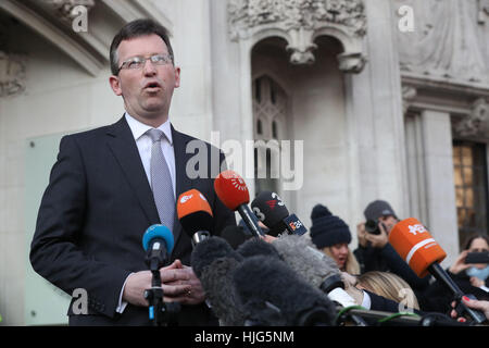 Procureur général Jeremy Wright QC en dehors de la Cour suprême de Londres après les juges britanniques les plus hauts a statué que le premier ministre Theresa peut n'a pas le pouvoir de déclencher le processus officiel pour l'UK's sortie de l'Union européenne sans que le Parlement ait son mot à dire. Banque D'Images