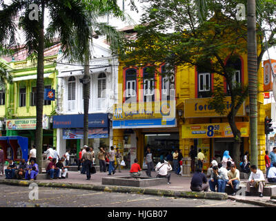 Rue commerçante dans Chinatown, Kuala Lumpur, Malaisie, Asie Banque D'Images