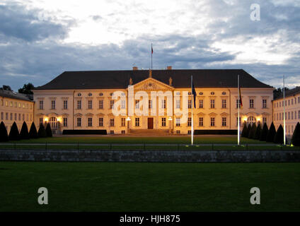Château Bellevue à Berlin au crépuscule - Entrée principale Banque D'Images