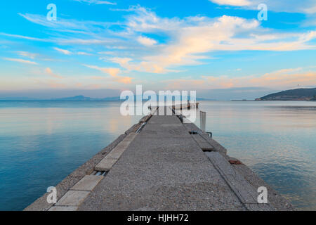 Pier View près de plage marie dans datca, Turquie. Banque D'Images