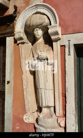 Marchand musulman statue médiévale mauresque proche Place Saint-Marc à Venise Banque D'Images