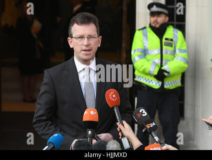 Procureur général Jeremy Wright QC en dehors de la Cour suprême de Londres après les juges britanniques les plus hauts a statué que le premier ministre Theresa peut n'a pas le pouvoir de déclencher le processus officiel pour l'UK's sortie de l'Union européenne sans que le Parlement ait son mot à dire. Banque D'Images