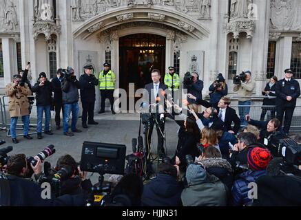 Procureur général Jeremy Wright QC en dehors de la Cour suprême de Londres après les juges britanniques les plus hauts a statué que le premier ministre Theresa peut n'a pas le pouvoir de déclencher le processus officiel pour l'UK's sortie de l'Union européenne sans que le Parlement ait son mot à dire. Banque D'Images