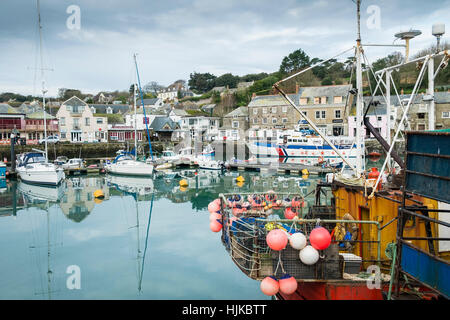 Bateaux amarrés Padstow Cornwall Harbour. Banque D'Images