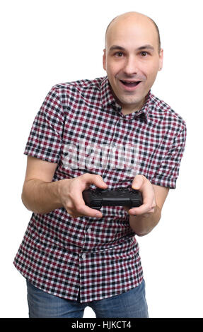Cheerful guy playing video game avec gamepad. Isolé sur fond blanc Banque D'Images