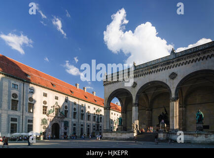 München, Munich : Residence (à gauche) et le général's Hall (Feldherrnhalle), Oberbayern, Haute-Bavière, Bayern, Bavière, Allemagne Banque D'Images