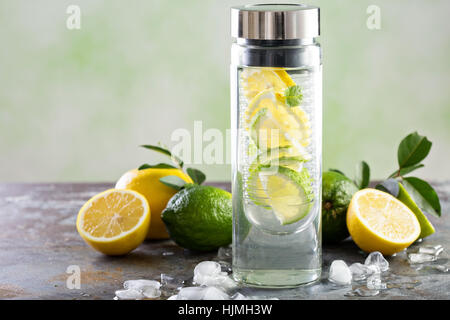 De l'eau infusée detox Banque D'Images