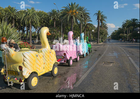 Balade en tracteur pour enfants, San Benedetto del Tronto, Marches, Italie Banque D'Images