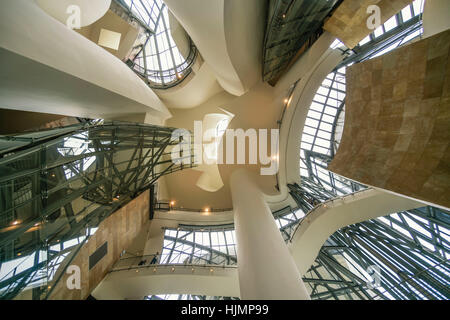 Vue intérieure du Musée Guggenheim Bilbao , musée d'art moderne et contemporain , l'architecte Frank Gehry , Bilbao, Pays Basque, Espagne (rédaction sur Banque D'Images