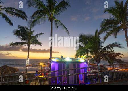 Bar de plage de l'amour sur la plage au coucher du soleil, Puerto Naos, La Palma, Canary Islands, Spain Banque D'Images