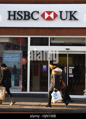 Une vue générale d'une succursale de la HSBC au Tooting Broadway, Londres, comme près de 400 emplois sont à risque après la grande rue prêteur a révélé des plans pour réduire son personnel informatique et arrêter un autre 62 agences bancaires sur le dessus de la fermeture 55 annoncé l'an dernier. Banque D'Images