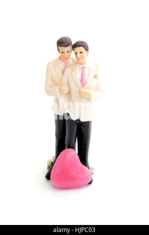 Un couple homosexuel avec un coeur rose sur un fond blanc. Banque D'Images