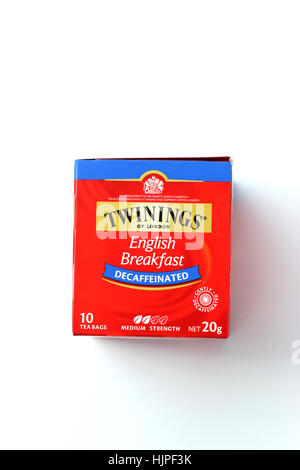 Le petit déjeuner anglais Decaffinated Twinings thé isolés contre fond blanc Banque D'Images