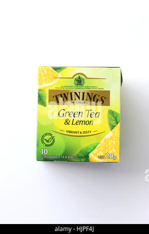 Twinings Thé Vert et goût Citron isolés contre fond blanc Banque D'Images