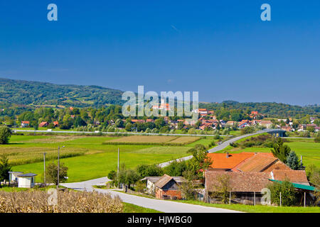 Village de Komin green paysage, la Ballade région, Croatie Banque D'Images