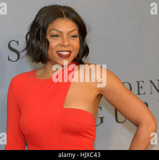 Actrice et chanteuse américaine Taraji P. Henson arrive sur le tapis rouge pour la célébration mondiale du film "chiffres cachés" au théâtre, SVA Samedi, 10 décembre 2016 à New York. Le film est basé sur le livre du même titre, par Margot Lee Shetterly, et raconte la vie de Katherine, Dorothy Johnson Vaughan et Mary Jackson -- les femmes afro-américaines travaillant à la NASA comme "les droits de l'ordinateurs", qui ont été essentiels à la réussite de l'amitié de John Glenn 7 mission en 1962. Banque D'Images