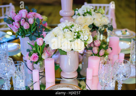 Bouquet de fleurs dans le style d'intérieur rustique de Banque D'Images