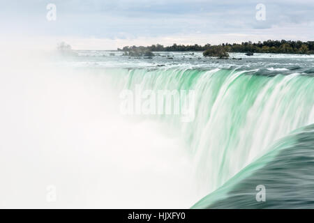 L'exposition lente Close up de la Niagara Falls Banque D'Images