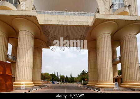 Arch 22 avec "félicitations Monsieur le Président", Banjul, Gambie Banque D'Images