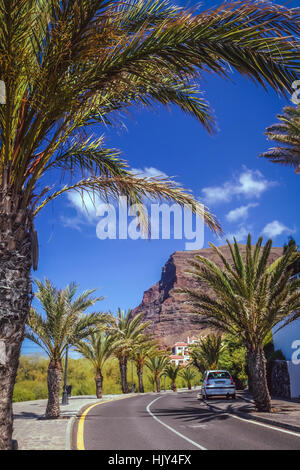 Route à travers la ville magnifiquement situé dans la région de Valle Gran Rey, sur l'île de La Gomera, l'un de l'archipel des Canaries, Espagne Banque D'Images
