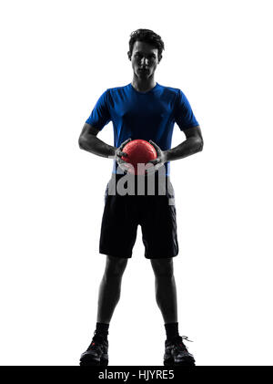 Un jeune homme de race blanche l'exercice de joueur de handball en silhouette studio sur fond blanc Banque D'Images