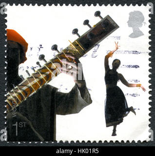 Grande-bretagne - circa 2006 : un timbre-poste utilisé à partir du Royaume-Uni, dans le cadre d'une série commémorant les sons d'Angleterre - avec une Asiatique instruments Sitar Banque D'Images