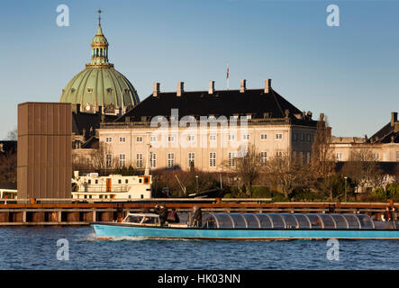 Danemark, copenhague, Frederiks Kirke, l'église de marbre, à travers Amaliehaven, port avec bateaux Banque D'Images