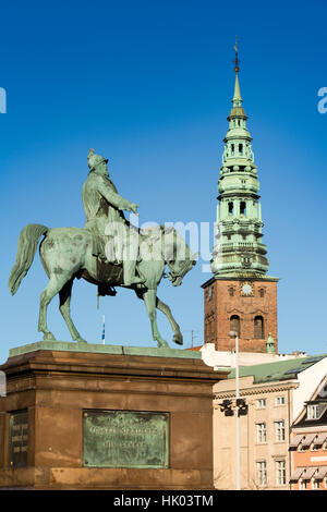 Danemark, copenhague, Christiansborg Palace, statue du roi Frédéric VII à cheval Banque D'Images