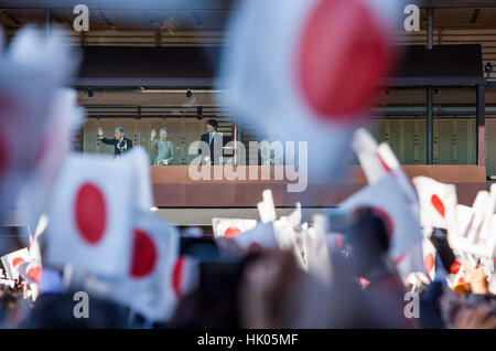 La famille impériale au cours de la nouvelle année accueil au Palais Impérial de Tokyo. 2 janvier. L'un des deux jours par an qu'il est possible visiter l'auberge Banque D'Images